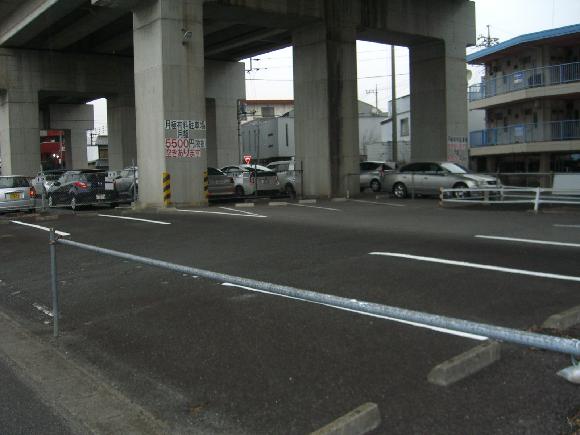 飯塚町高架下第2駐車場