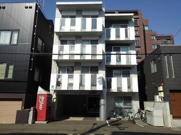 アスパイア宮の森ピロティ駐車場 地下鉄東西線西２８丁目駅徒歩8分 予約制 タイムズのb