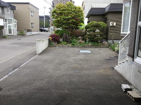 福住一条1丁目8-8駐車場