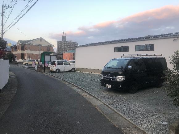 プルメリア花畑月極駐車場