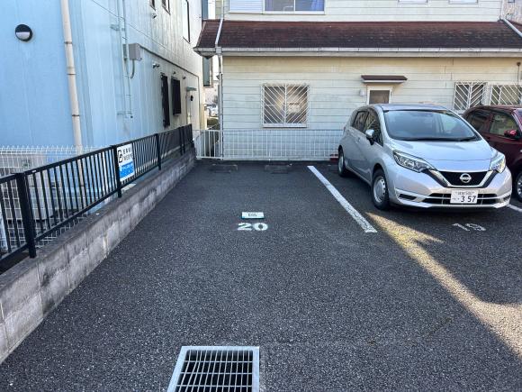 成田クリサンス２駐車場