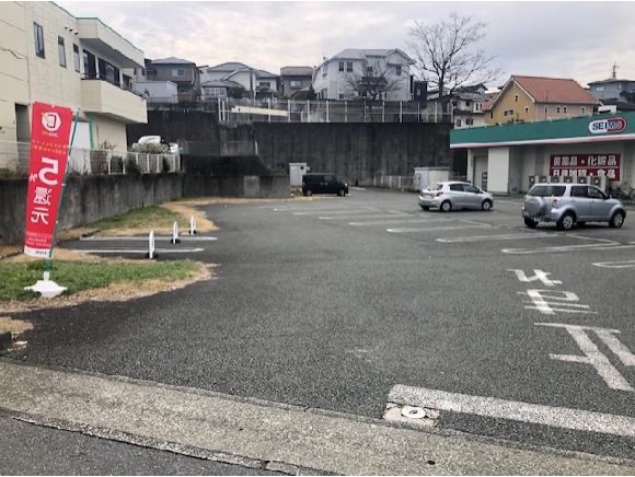 ドラッグセイムス麻生田店駐車場