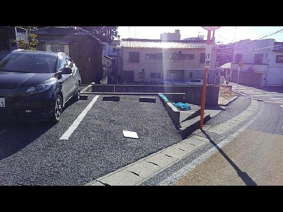成田クリサンス３駐車場