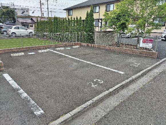 カーサ　ブレッザ駐車場