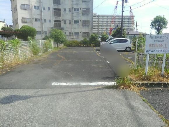 戸田荘駐車場