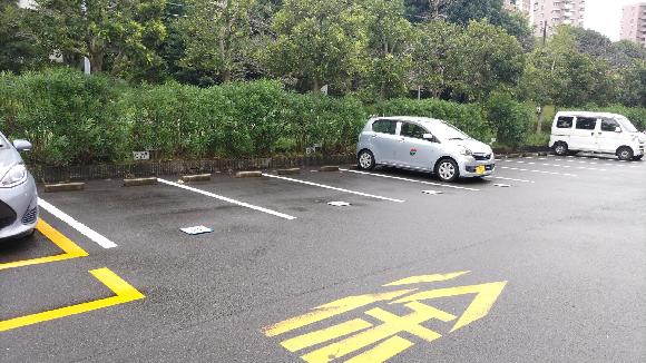 若葉台団地駐車場