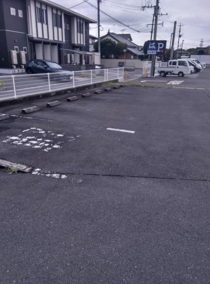 フタタ宇佐店駐車場