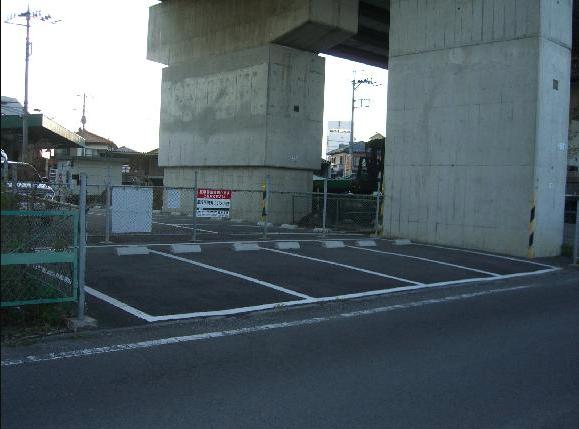 飯塚町高架下第３駐車場