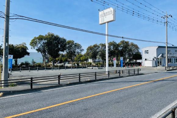 GEMZKOLOR駐車場