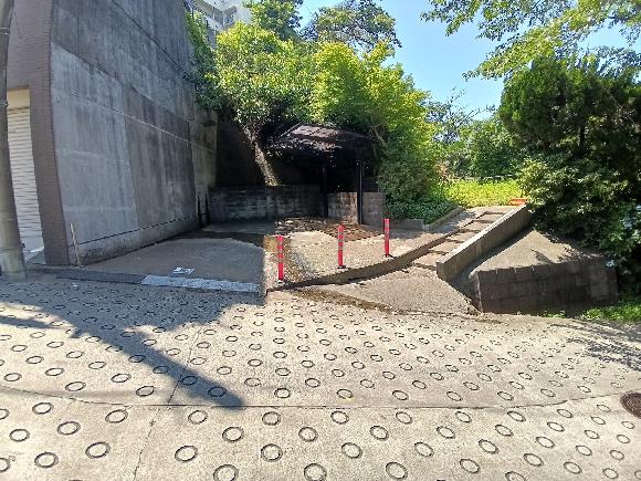 月見台10-22駐車場