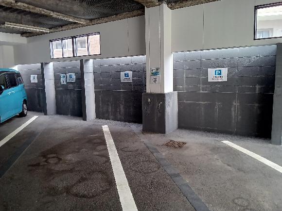メディカルシステム1階駐車場