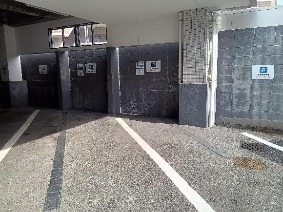 メディカルシステム1階駐車場