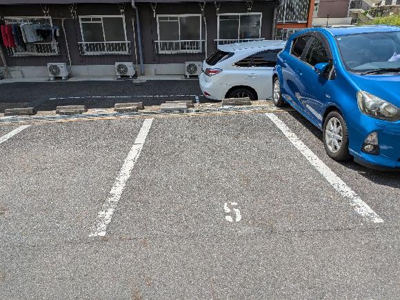 メゾン玉川フカオ駐車場