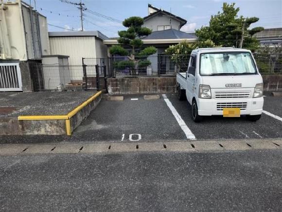 ベージャフロール駐車場