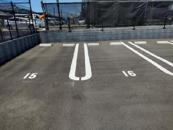 LIBTH光の森駐車場