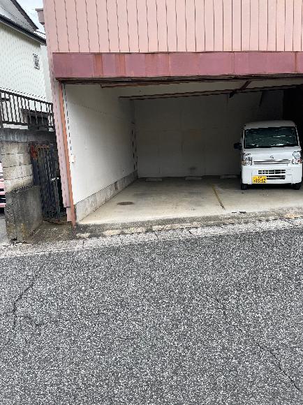 上峰4-8-5駐車場