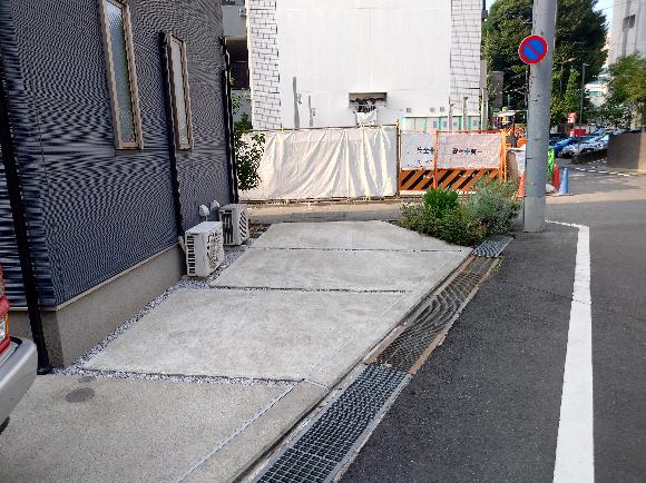 明神町4-13-4駐車場