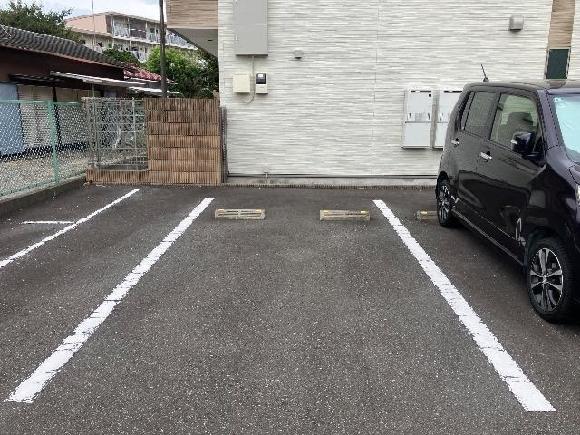 メゾン・フルール駐車場