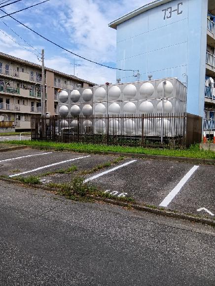  牛沢県営住宅    BC棟西側駐車場