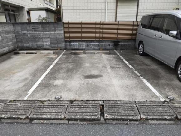 サニーホワイト駐車場