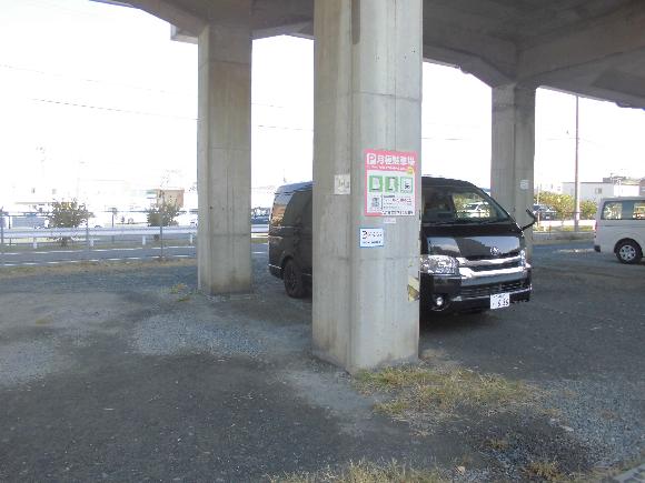 八戸線高架下B2駐車場
