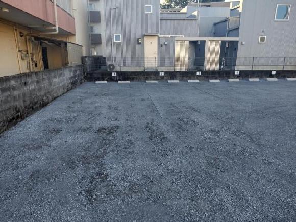 ソフィール黒髪駐車場