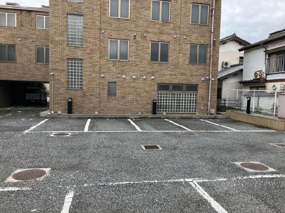 上落合３-３駐車場