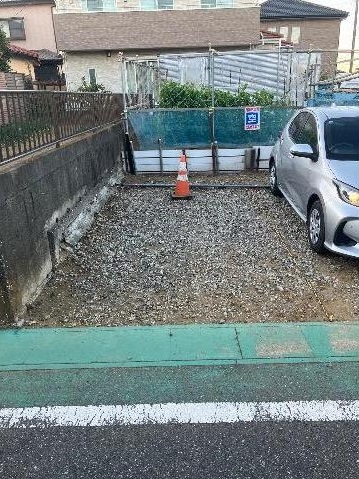 福王台4-10-24駐車場