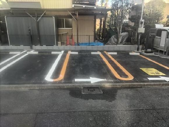 タイムズ足立３丁目駐車場