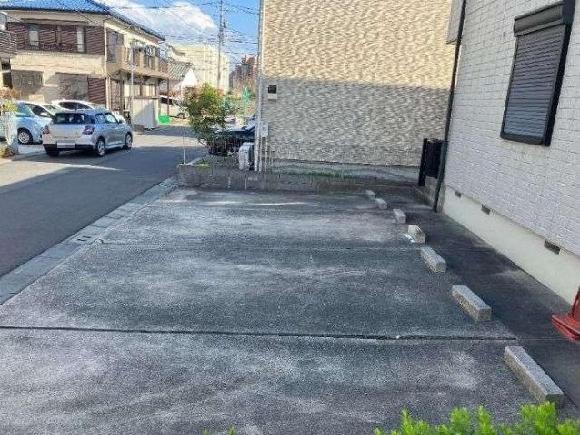 コンフォートIMAGAWA駐車場