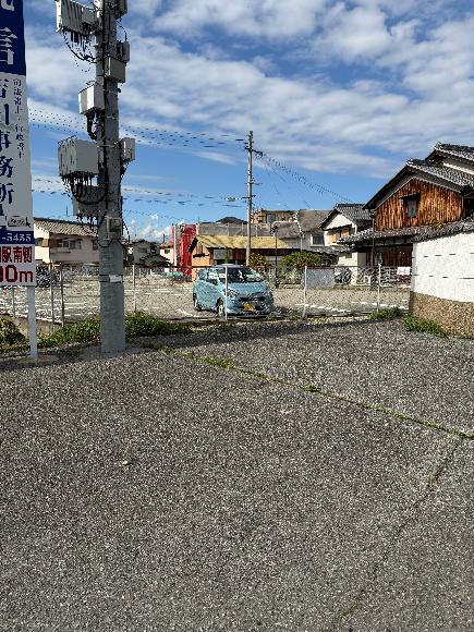 平岡町西谷200-4駐車場