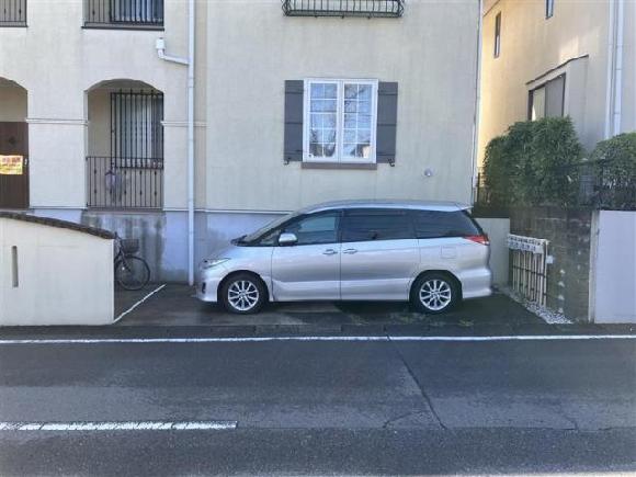 シャラロステ駐車場