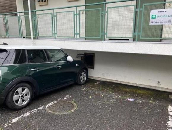 ニューフラットアンドー駐車場
