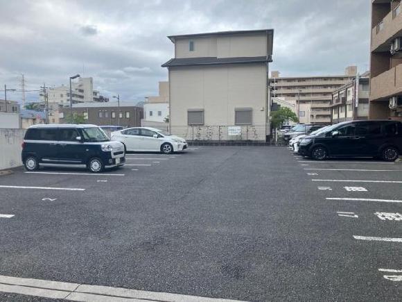 リヴェールパルテノ駐車場