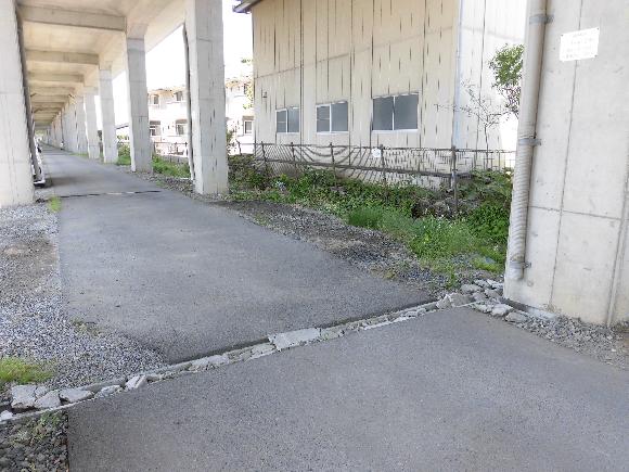 下田社宅高架下月極駐車場