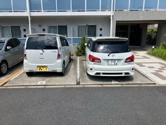 サン・クレセール駐車場