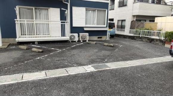 カーサ・ルーチェ駐車場