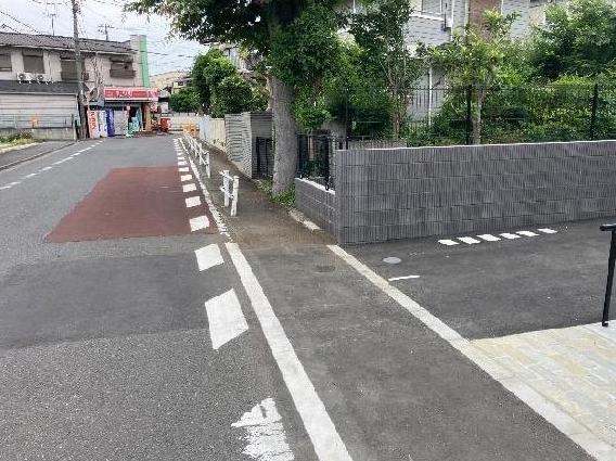 ネストガーデンEast 駐車場