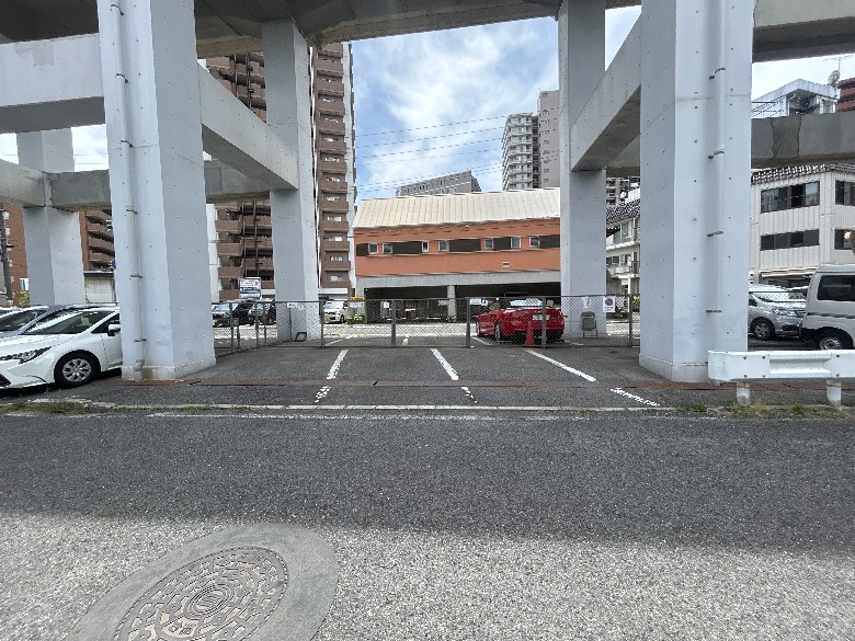二葉の里その１駐車場