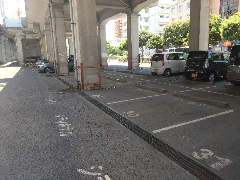 三原駅（東在高架下港１）駐車場