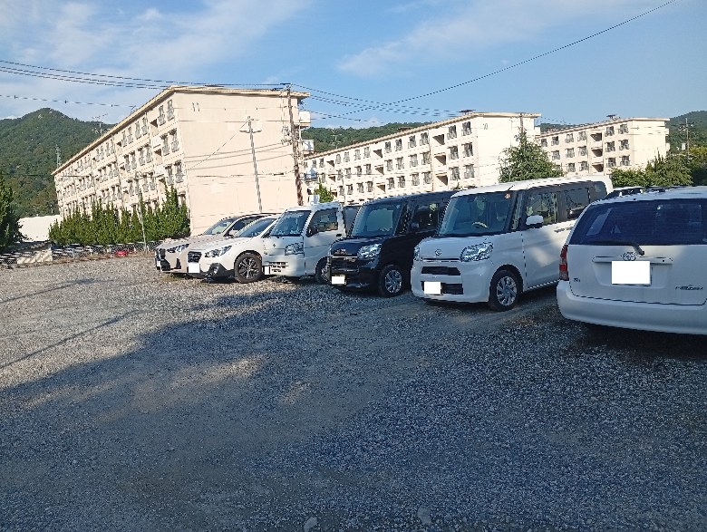 温品社宅２駐車場