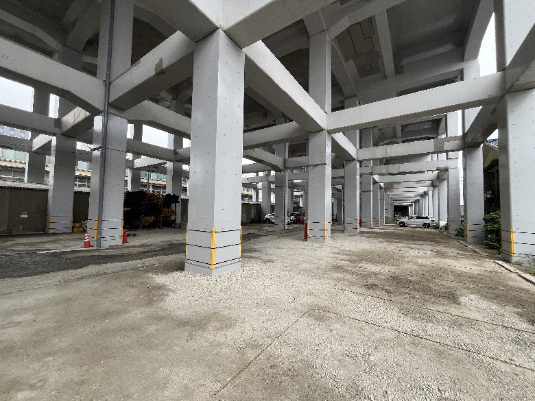 徳山駅（西高架下）駐車場