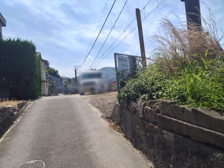 川原石駐車場