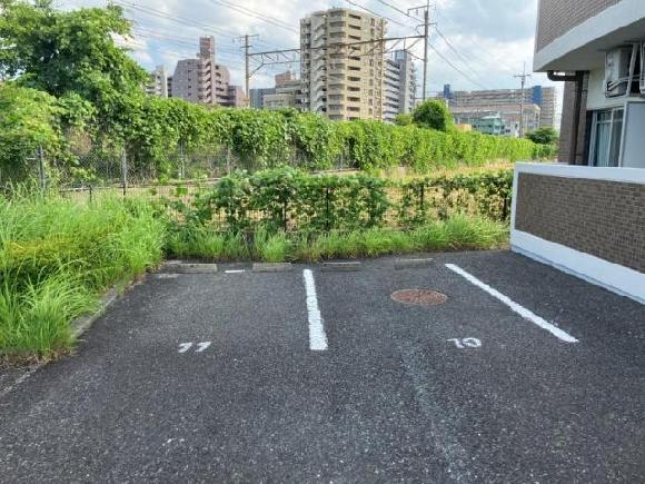 カレッジコート下北池駐車場