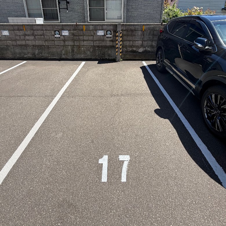ブルースカイ北２０駐車場