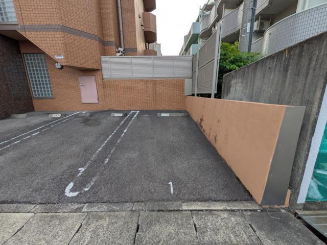 FKタウンライフ朝日が丘駐車場