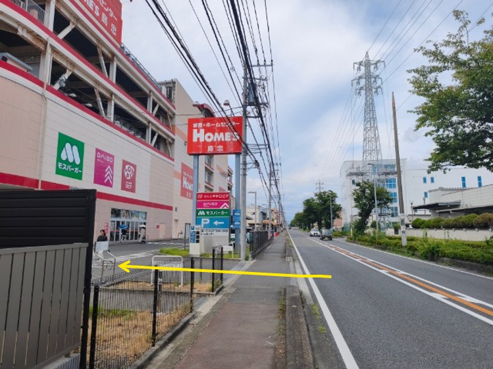 島忠ホームズ大和店屋上駐車場
