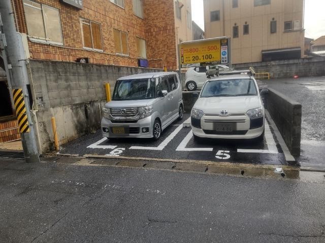 春日丘１丁目駐車場