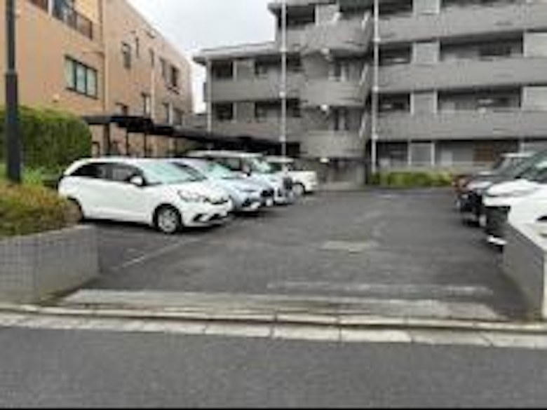 ルプソアール中浦和駐車場