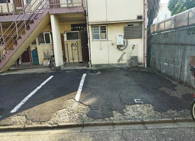 FKメゾン光敷地内駐車場